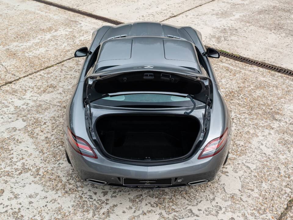 Image 27/32 of Mercedes-Benz SLS AMG (2011)