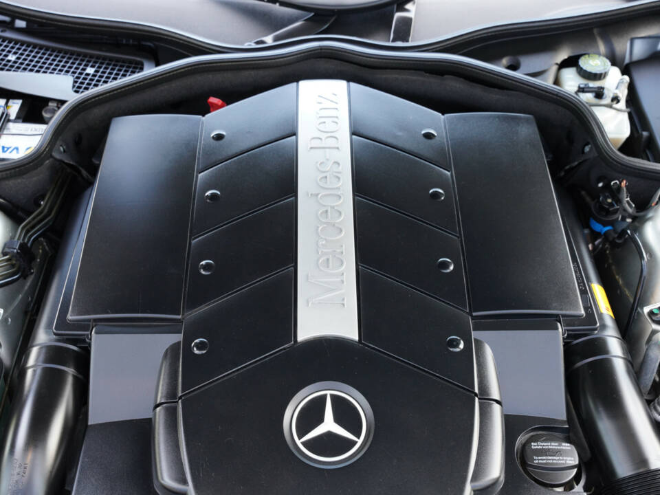 Image 32/50 of Mercedes-Benz SL 55 AMG (2004)