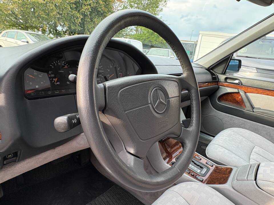 Immagine 11/28 di Mercedes-Benz 400 SE (1992)