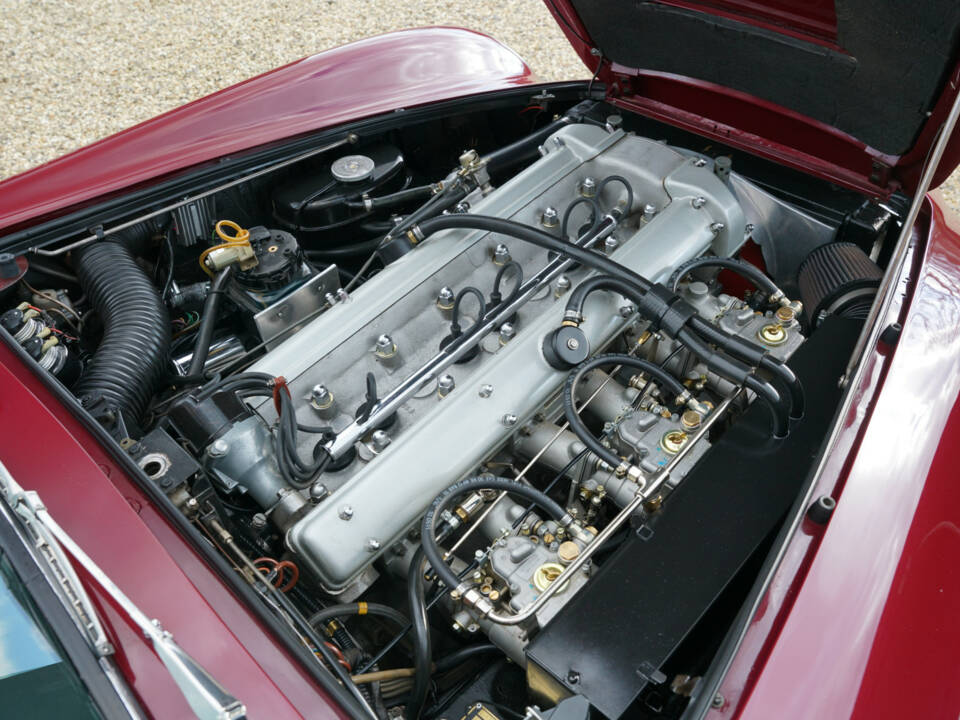 Image 10/50 of Aston Martin DB 6 Vantage (1966)
