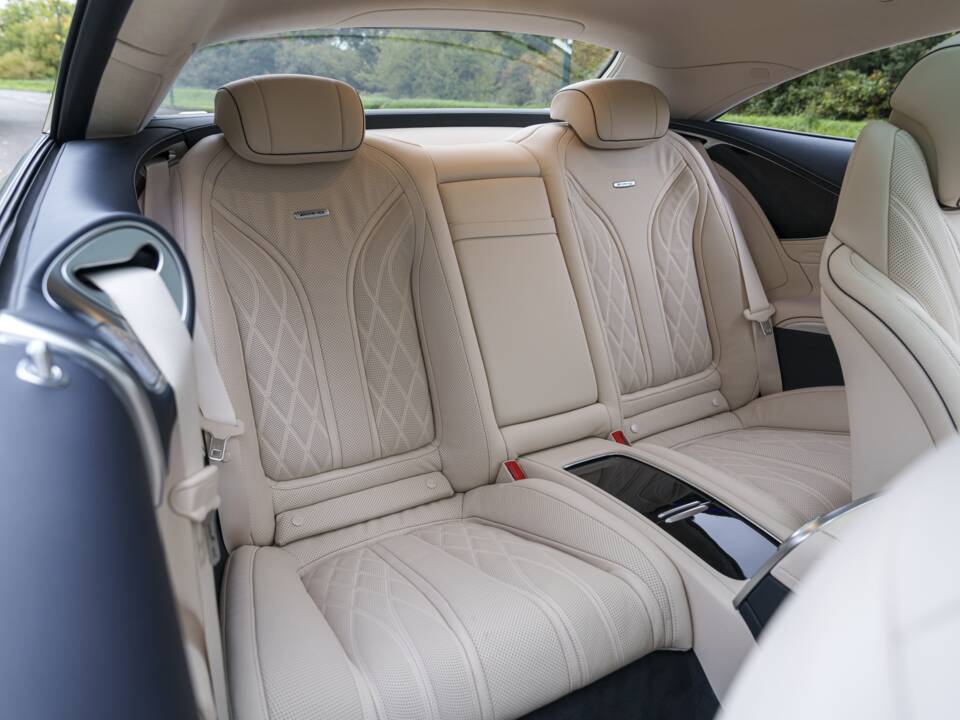 Immagine 26/31 di Mercedes-Benz S 63 AMG S 4MATIC (2019)