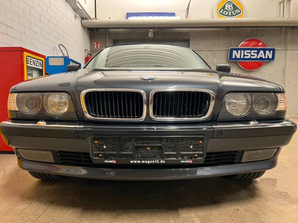 Image 3/20 de BMW 740i (1998)