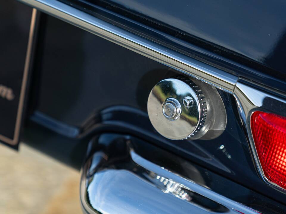 Image 10/50 de Mercedes-Benz 280 SL (1969)