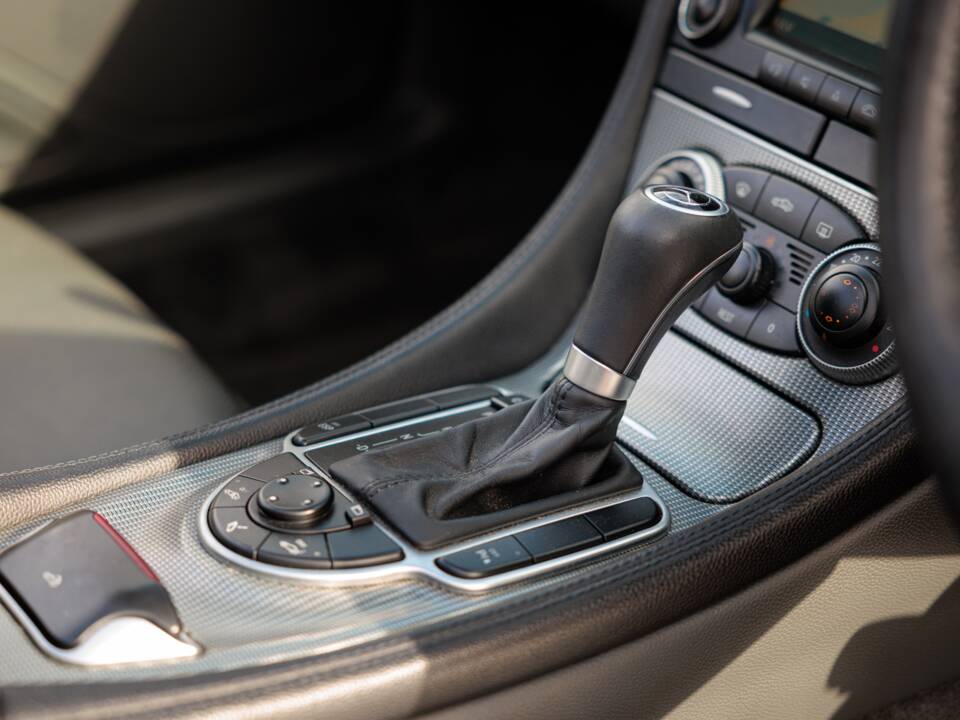 Image 40/50 of Mercedes-Benz SL 350 (2004)