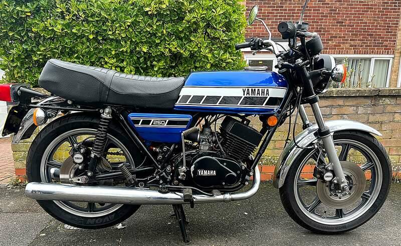 Image 1/21 of Yamaha RD 250 (1977)
