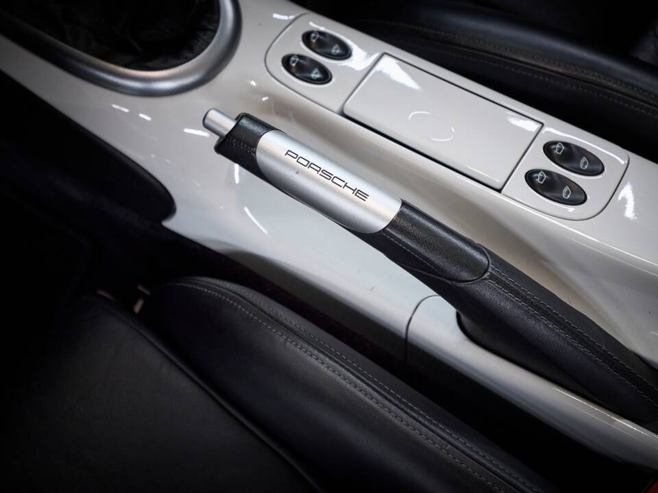 Imagen 94/98 de Porsche 911 Carrera 4S (2004)