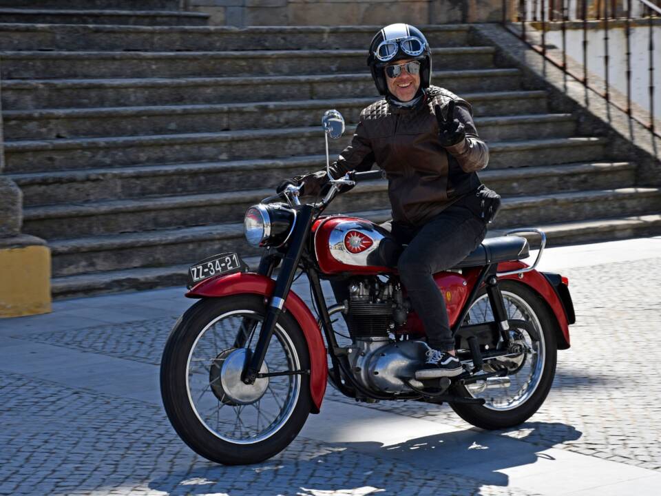 Image 46/51 of BSA B 44 (1966)
