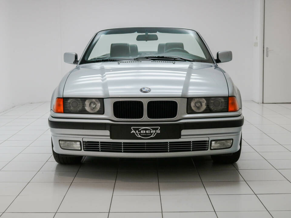 Afbeelding 4/17 van BMW 325i (1994)