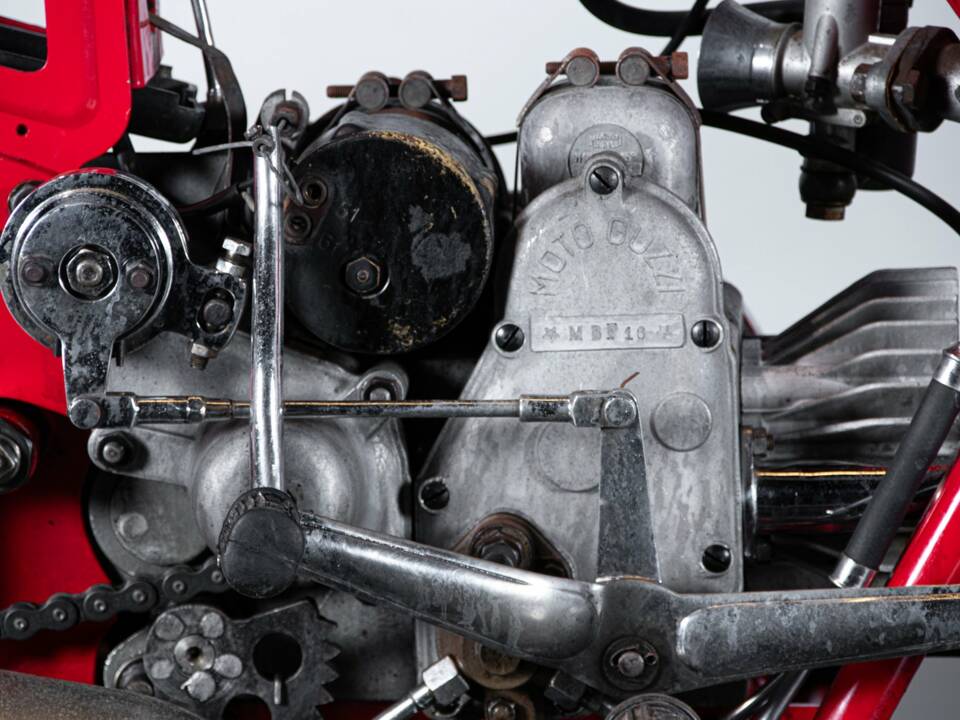 Image 33/50 of Moto Guzzi DUMMY (1955)