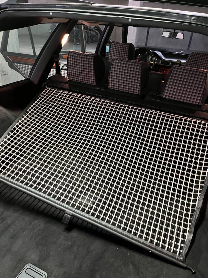 Afbeelding 36/74 van Mercedes-Benz 220 TE (1993)