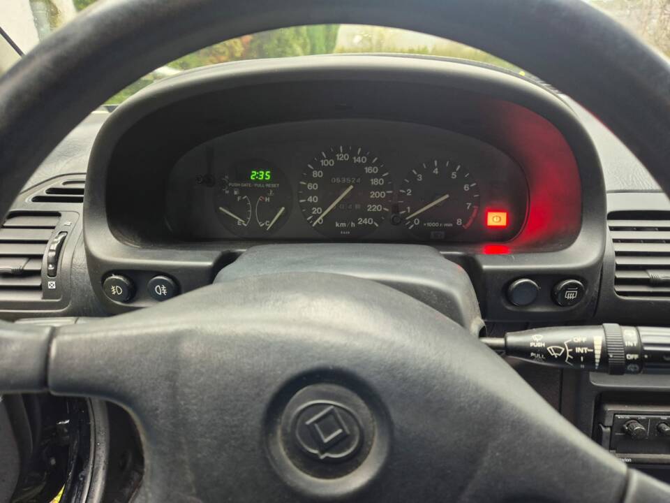 Immagine 15/33 di Mazda MX-3 1.8 (1991)