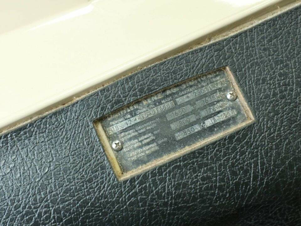 Image 42/50 of Mercedes-Benz 230 SL (1967)