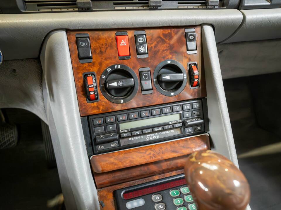 Image 12/27 of Mercedes-Benz 500 SEC (1988)