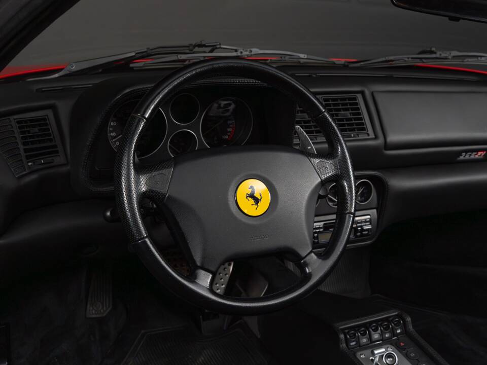 Image 31/37 of Ferrari F 355 F1 GTS (1997)