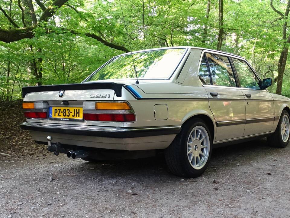 Image 4/41 of BMW 528i (1986)