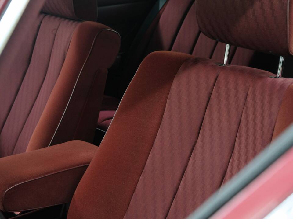 Bild 43/50 von Mercedes-Benz 260 SE (1990)