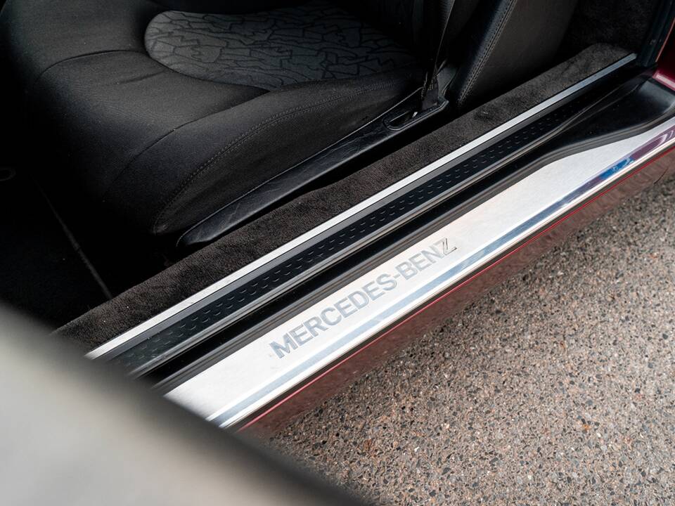 Image 32/47 of Mercedes-Benz SL 280 (1996)