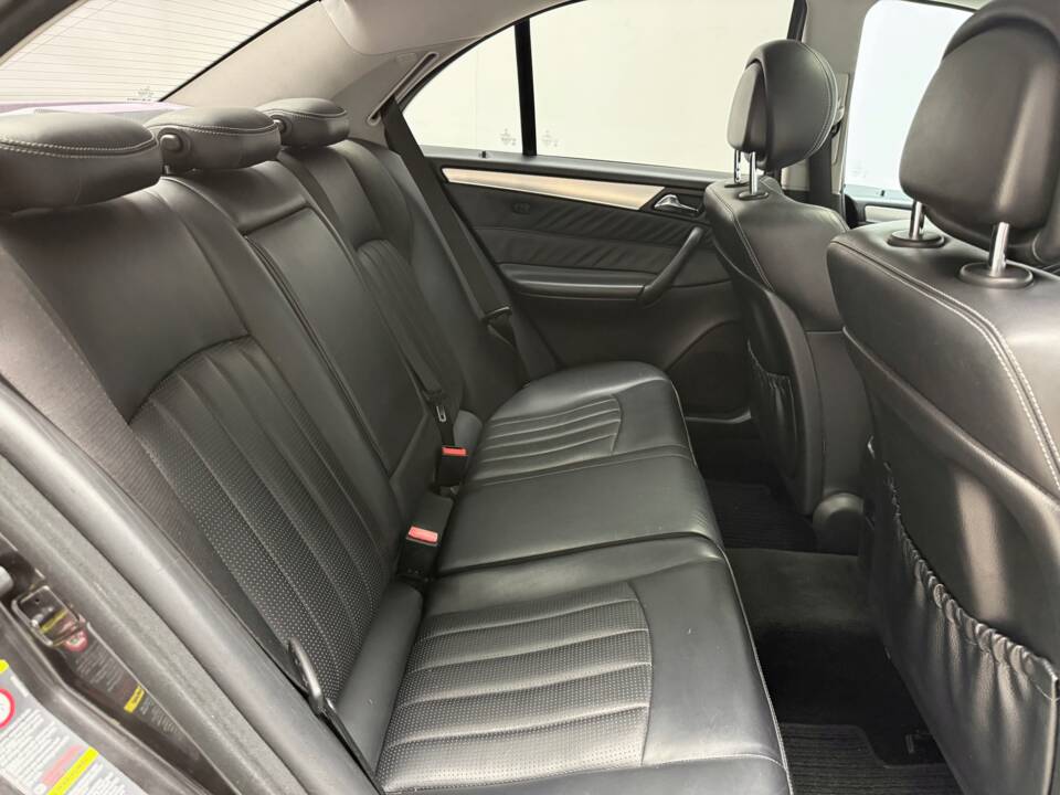 Image 14/27 of Mercedes-Benz C 55 AMG (2005)