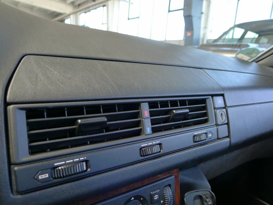 Image 42/47 of Mercedes-Benz 500 SL (1992)
