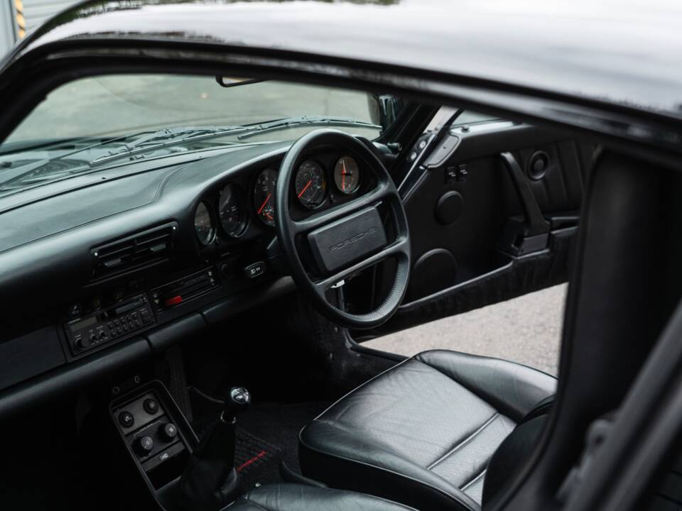 Image 18/67 of Porsche 911 Turbo 3.3 (1987)
