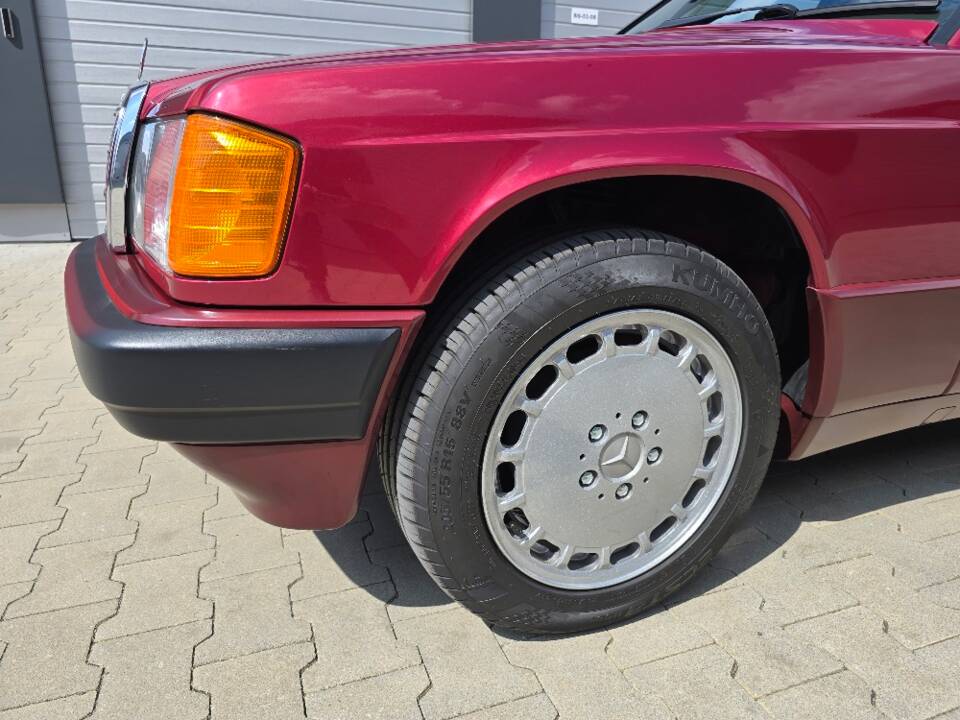 Imagen 36/69 de Mercedes-Benz 190 E 1.8 (1991)