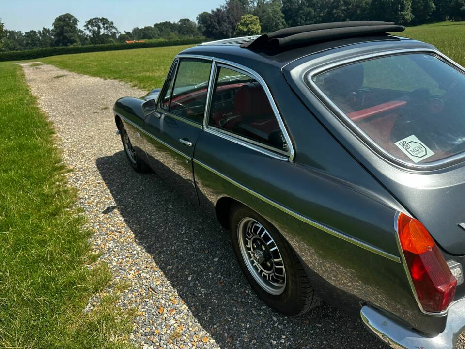 Image 10/38 of MG MGB GT V8 (1974)