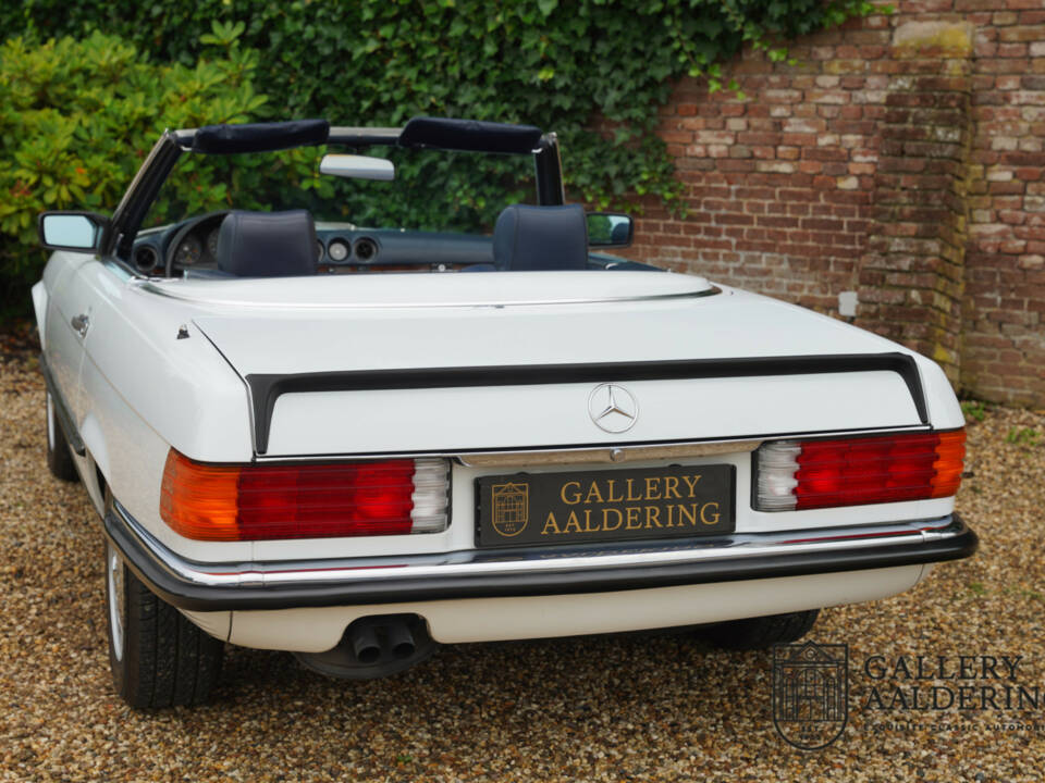 Image 45/50 of Mercedes-Benz 500 SL (1988)