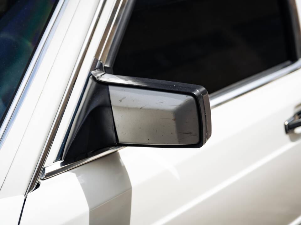 Image 28/50 of Mercedes-Benz 500 SEL (1984)