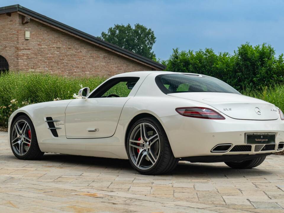 Image 7/50 of Mercedes-Benz SLS AMG (2010)