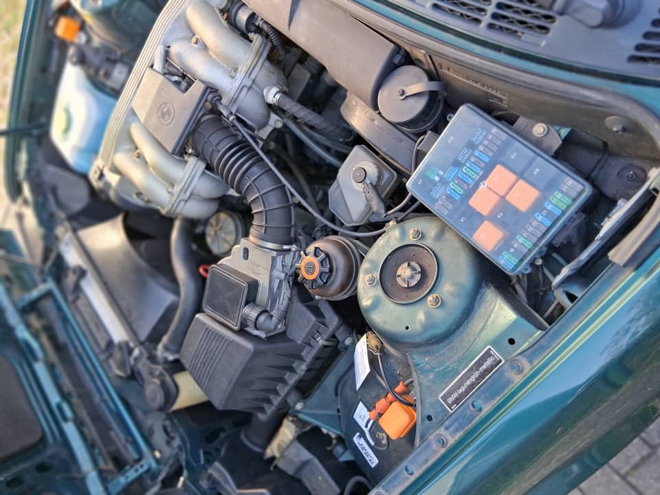 Image 12/18 of BMW 318i (1992)