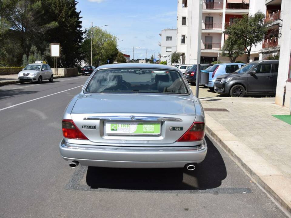 Image 15/33 of Jaguar XJ6 3.2 Executive (1995)