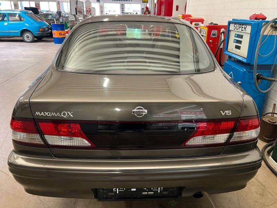 Image 16/17 de Nissan Maxima 2.0 V6 (1998)