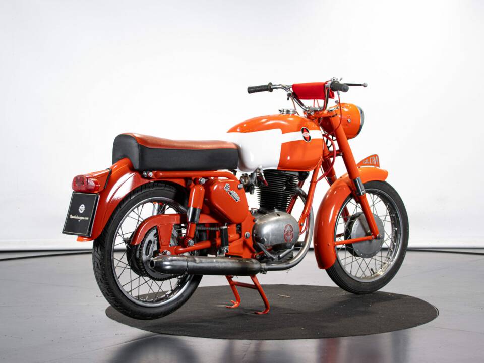 Image 4/50 de Gilera Giubileo 175 Sport (1963)