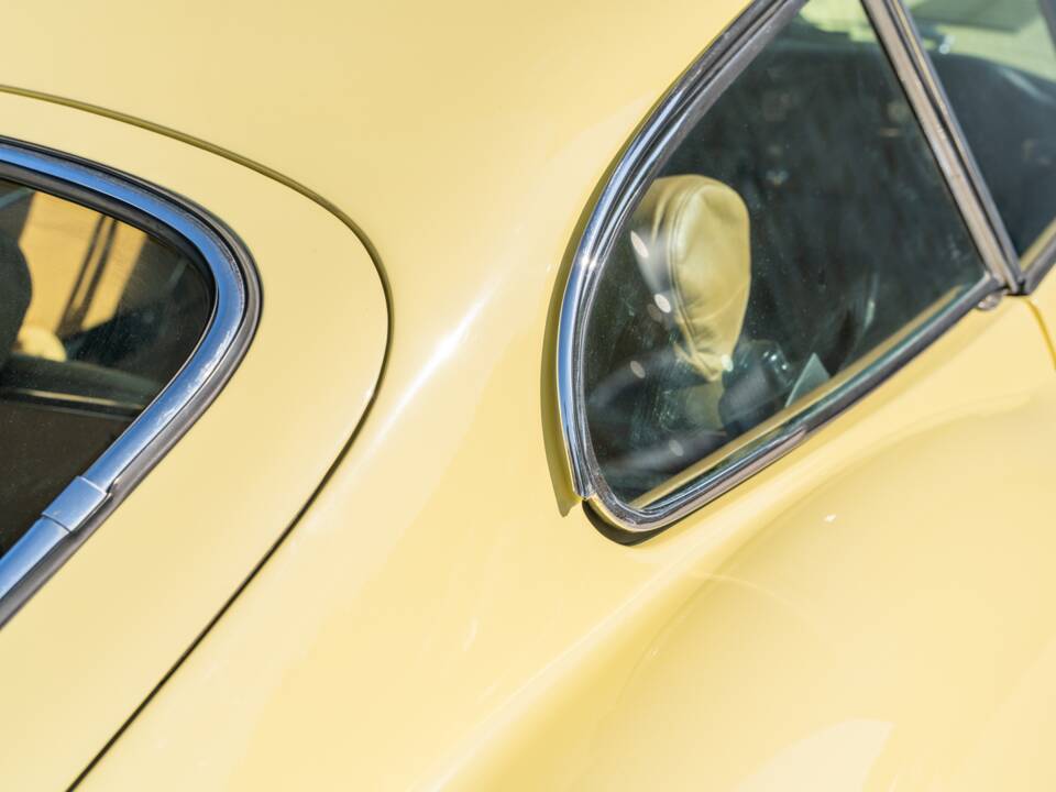 Image 72/78 de Jaguar E-Type (1969)