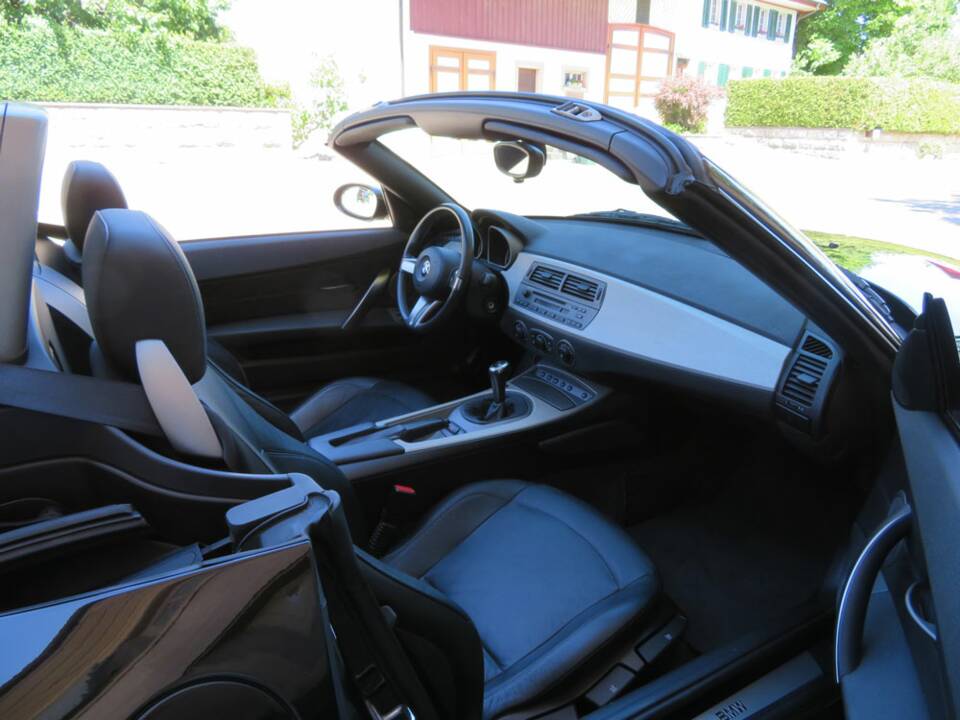 Bild 9/18 von BMW Z4 3.0i (2004)