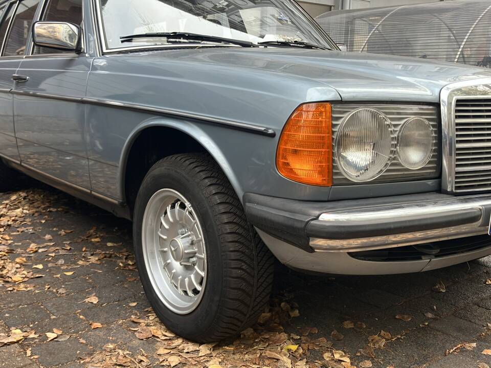 Image 2/13 de Mercedes-Benz 230 T (1980)