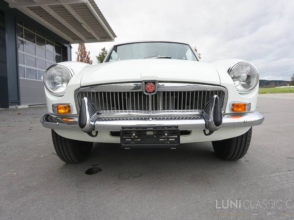 Image 14/54 de MG MGB GT (1974)