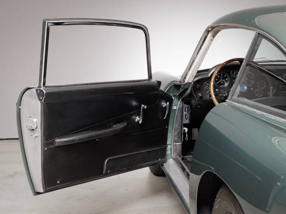 Image 15/26 de Aston Martin DB 4 Vantage (1962)