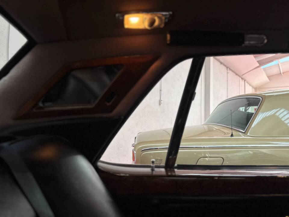 Image 16/37 of Bentley Turbo R (1989)