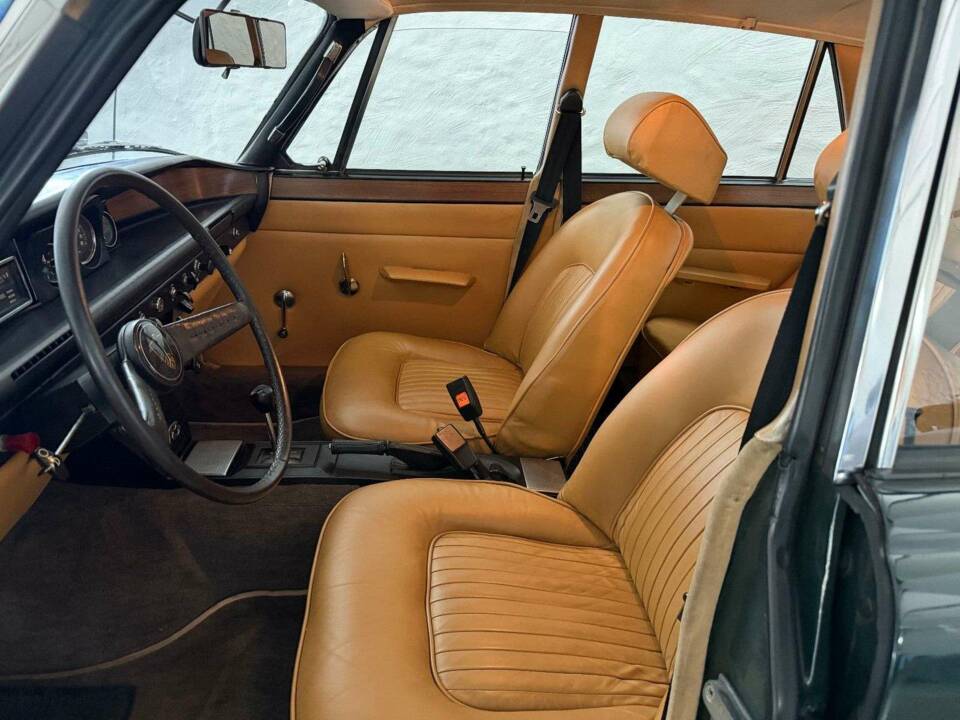 Image 22/26 of Rover 3500 (1970)