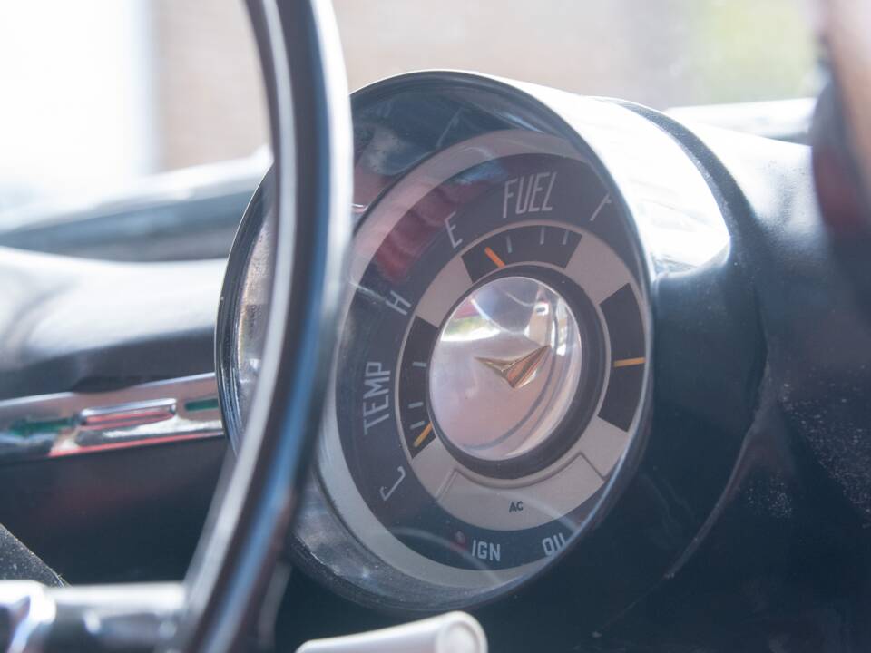 Image 22/50 of Vauxhall Cresta (1958)