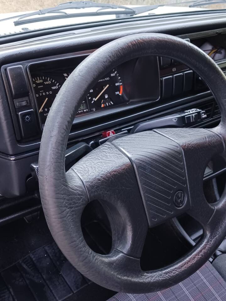 Bild 31/63 von Volkswagen Golf II GTi 1.8 (1989)