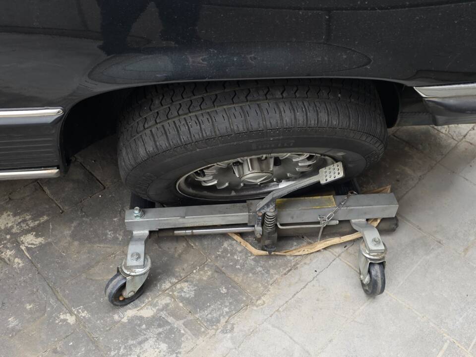 Immagine 7/34 di Mercedes-Benz 500 SL (1980)