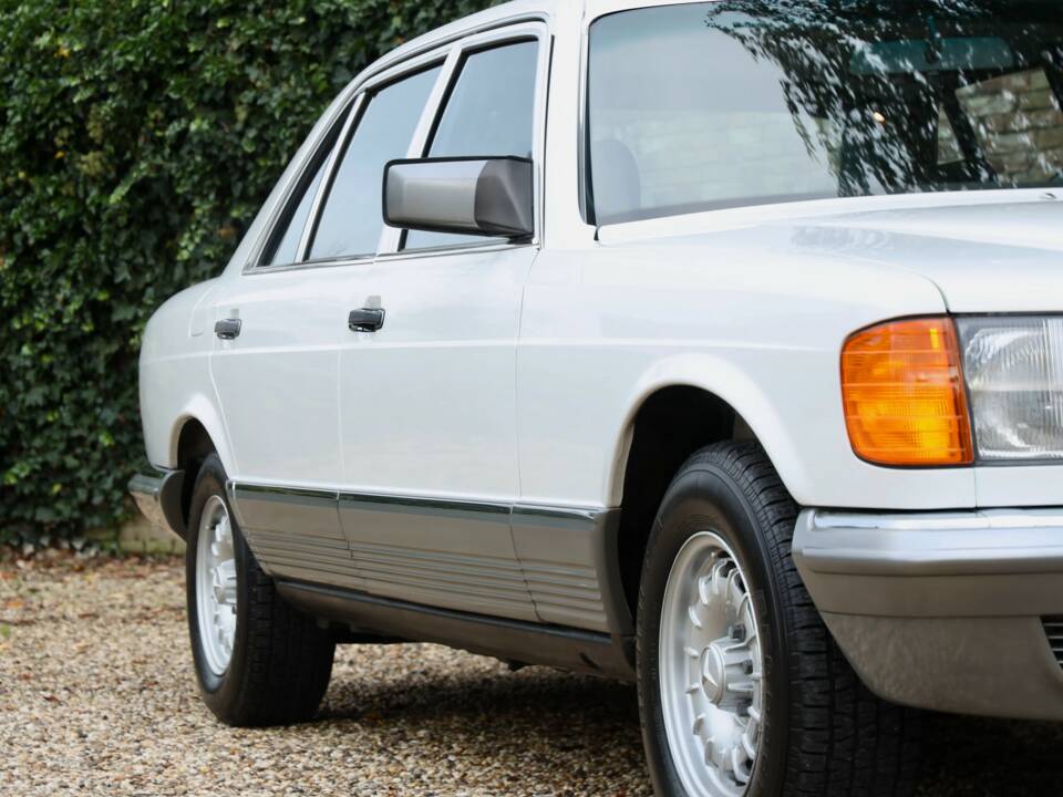 Bild 28/50 von Mercedes-Benz 380 SEL (1983)