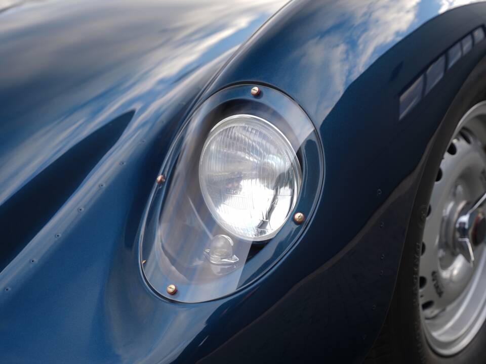 Image 30/50 of Lister Knobbly (1958)