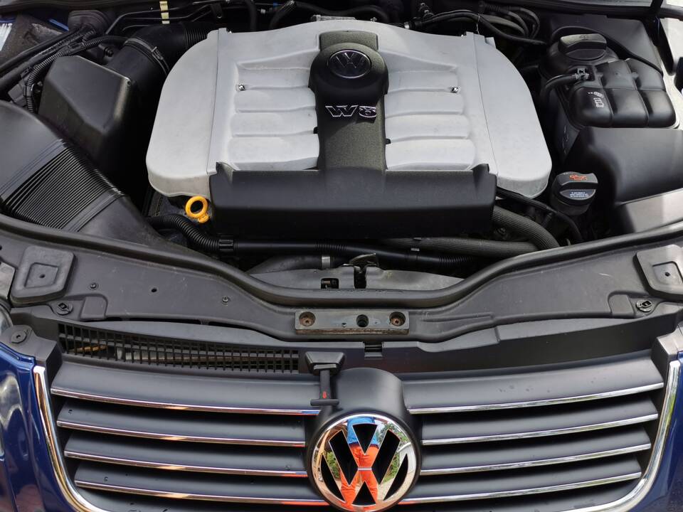 Bild 4/15 von Volkswagen Passat Variant 4.0 W8 (2003)