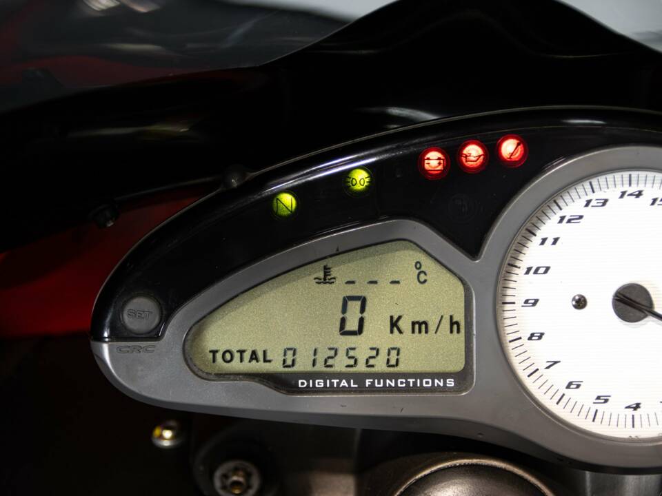 Image 43/50 de MV Agusta DUMMY (2004)