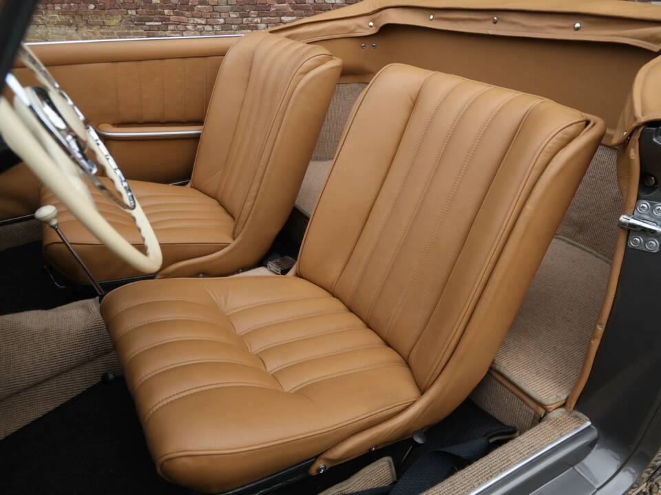 Image 20/50 of Mercedes-Benz 190 SL (1956)