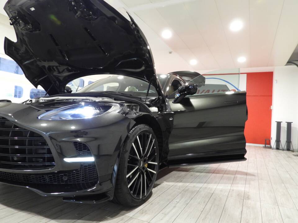 Image 12/15 of Aston Martin DBX707 (2022)