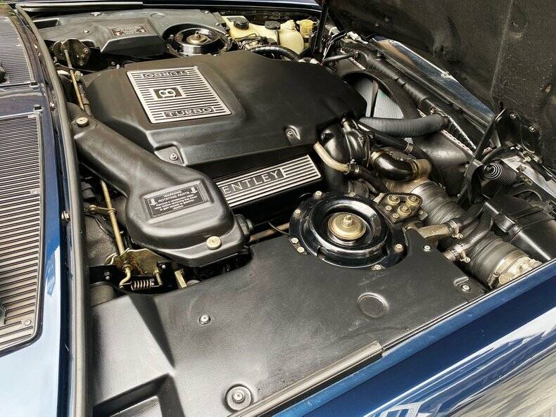 Image 27/50 of Bentley Brooklands R Mulliner (1998)